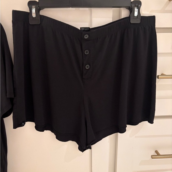 Barefoot Dreams Black Pajama Set Size Large - Picture 4 of 12